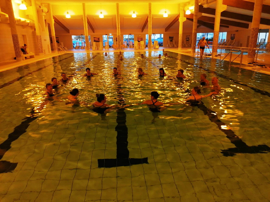 Und nicht zu vergessen eine Stunde Aqua Fitness im großen Pool.
