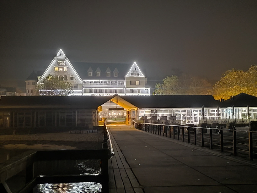 Die Seebrcke in Glcksburg im Dunklen 