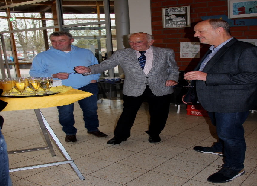 Schon hier ging es lustig los. Es gab viel zu erzählen.
Jörn, Jan und Frank im Gespräch.