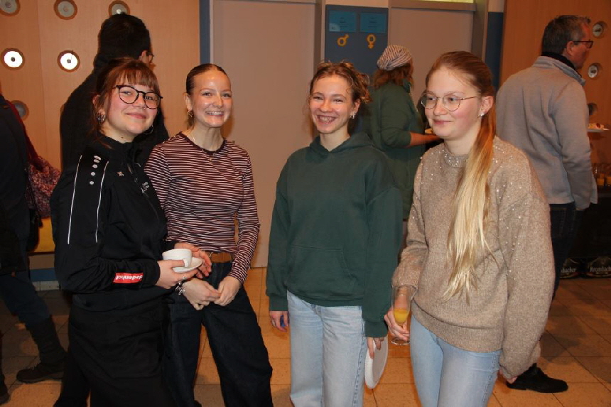 Unsere Nachwuchs, vier aktive Übungsleiterinen im Austausch