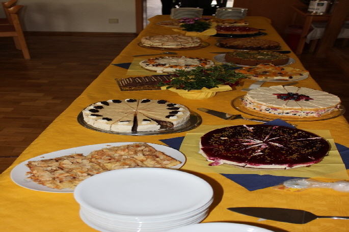 Diverse Mitglieder des TSV hatte Torten gespendet. Ein Dank für dieses bunte Buffet.