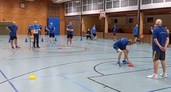 Es gab insgesamt 10 verschiedene Übungen zu absolvieren. Das T-Laufen ist eine neue Disziplin aus den Anforderungen Sportabzeichen 2026 für Koordination.