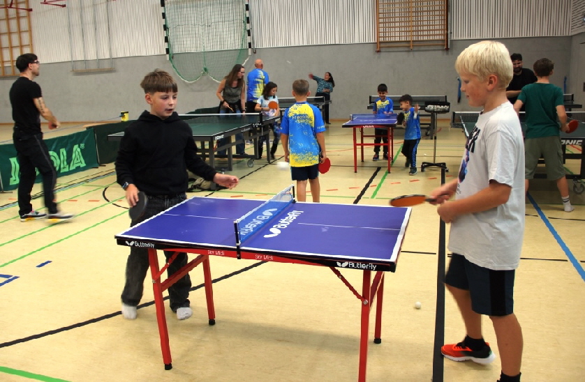 Die Tischtennis Sparte hatte wieder diverse Platten aufgestellt und viele nutzen die Gelegenheit sich auszuprobieren.