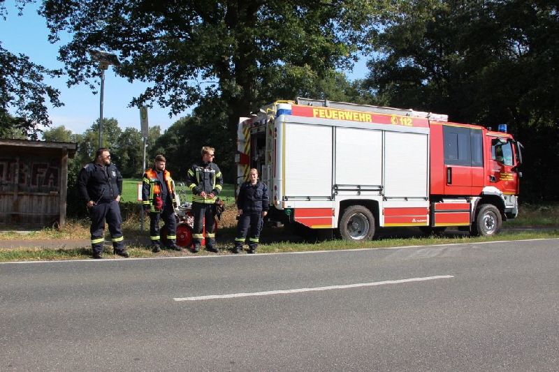Die vier Kammeraden aus Otterstedt sorgten hier für problemloses Queren der Straße