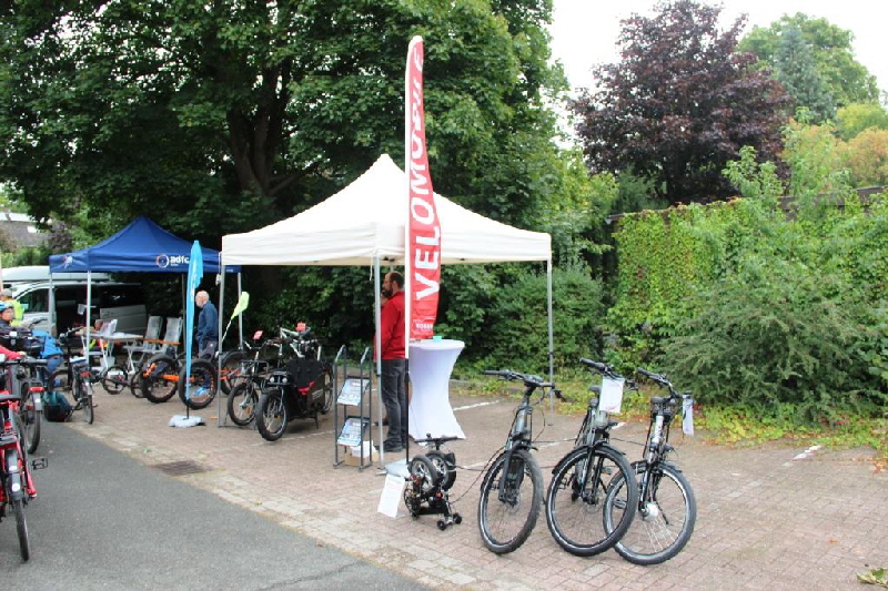 Die Firma Velomobile Ottersberg hatte einen Stand mit verschiedenen Liegerädern und Velomobile aufgebaut. Auch das kleinste Klapprad konnte bestaunt werden.