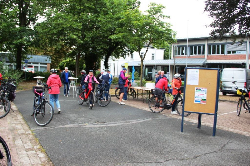 Beim Start auf dem Rathausplatz mussten erstmal die Startkarten ausgefüllt werden.